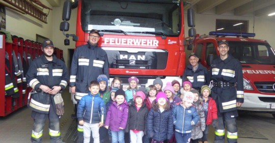 Besuch des Kindergarten Schenna bei der Feuerwehr