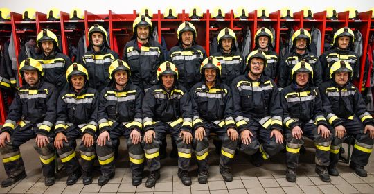 Neue Einsatzhelme für die drei Feuerwehren von Schenna